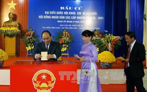 Thủ tướng bỏ phiếu bầu cử tại huyện Vĩnh Bảo, Hải Phòng ảnh 1