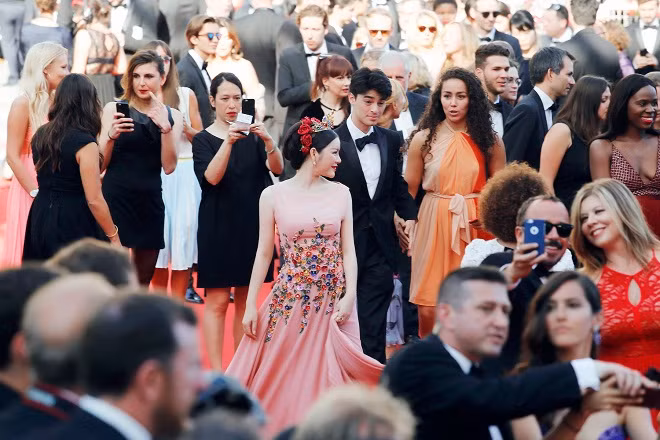 Lý Nhã Kỳ như "nữ hoàng mùa Xuân" trên thảm đỏ Cannes ảnh 2