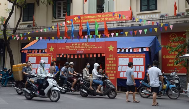 Bầu cử Việt Nam qua ống kính phóng viên quốc tế ảnh 1
