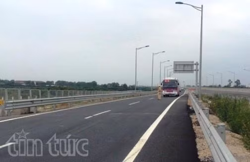 Họa khó lường từ trò ném đá ô tô trên cao tốc ảnh 1