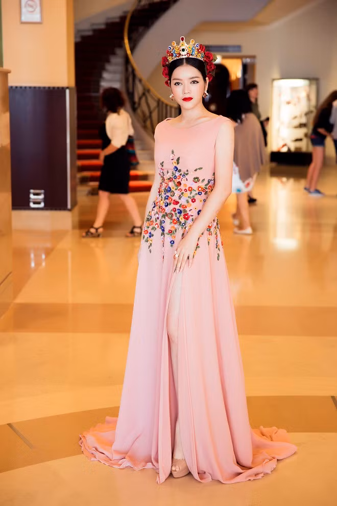 Lý Nhã Kỳ như "nữ hoàng mùa Xuân" trên thảm đỏ Cannes ảnh 5
