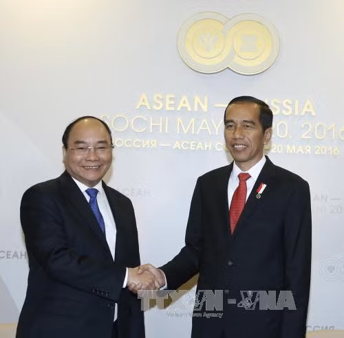 Thủ tướng tiếp xúc song phương bên lề Hội nghị ASEAN-Nga ảnh 2