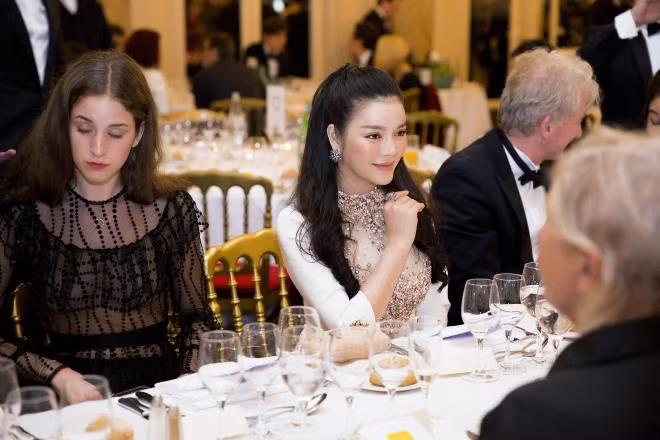 Lý Nhã Kỳ tóc dài quyến rũ tại Gala VIP party ảnh 4