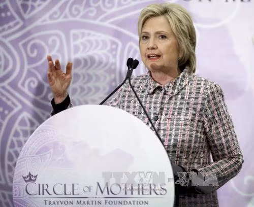 Uy tín của bà Clinton nguy cơ sụt giảm do bê bối thư điện tử ảnh 1