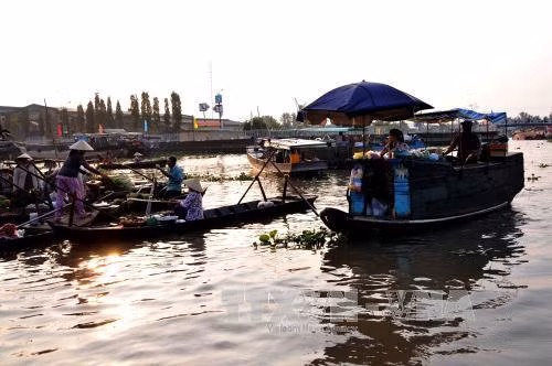 Độc đáo chợ nổi Ngã Năm ảnh 1