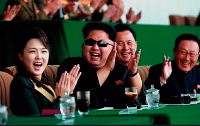 Vợ ông Kim Jong-Un tái xuất sau 4 tháng vắng bóng ảnh 1