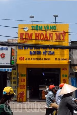 Người dân khống chế kẻ cướp tiệm vàng ảnh 1