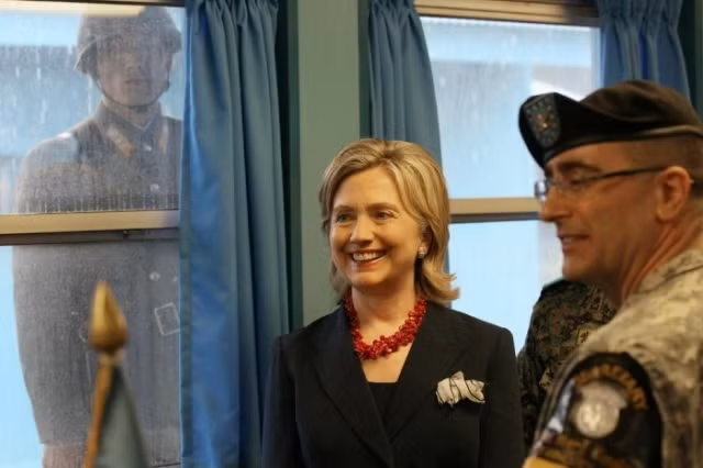 Những hình ảnh đáng nhớ của bà Hillary Clinton ảnh 17