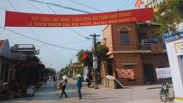 Làng chài an toàn giao thông ảnh 1