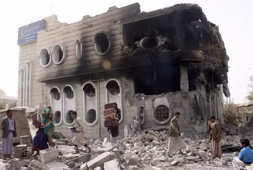  Al-Qaeda chiếm một doanh trại trọng yếu ở Yemen ảnh 1