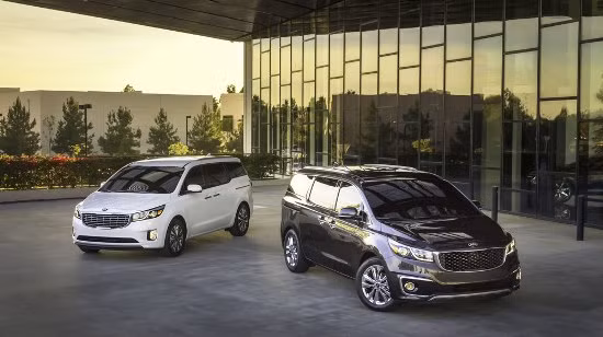 KIA Grand Sedona ra mắt lộng lẫy cùng dàn nhạc ảnh 2