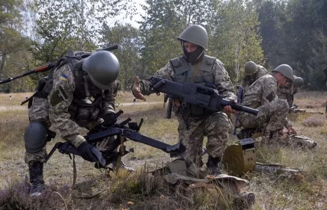 Ukraine cho phép binh sĩ nước ngoài tham gia tập trận chung ảnh 1