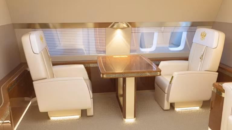 Cận cảnh "Điện Kremlin bay" của Tổng thống Nga ảnh 1