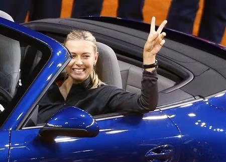 Thắng giải xe Porsche, Sharapova bán kẹo ‘Sugarpova’ ảnh 1