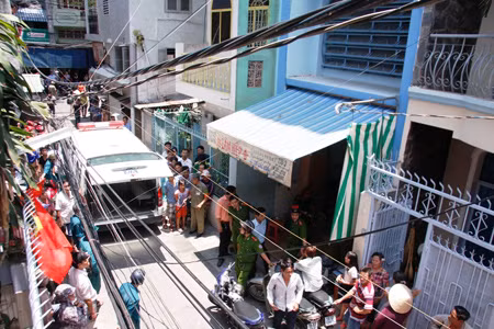 Nam thanh niên tử vong do thang máy kẹp đầu ảnh 1