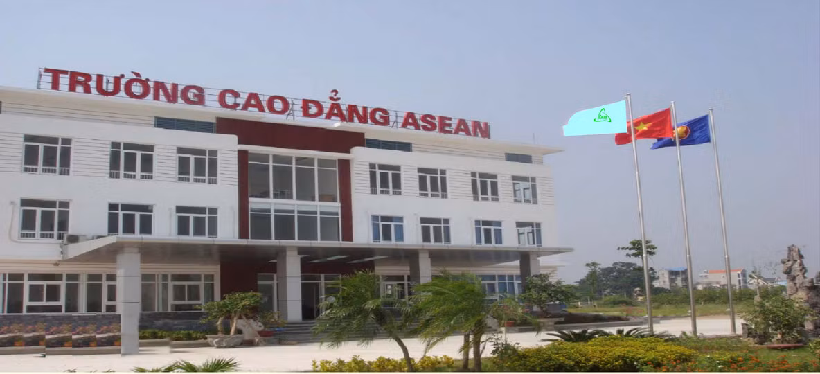 Dừng tuyển sinh một số trường vi phạm quy định đào tạo ảnh 1