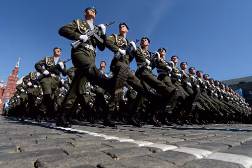 Quân đội Nga diễu binh hùng hậu ảnh 5