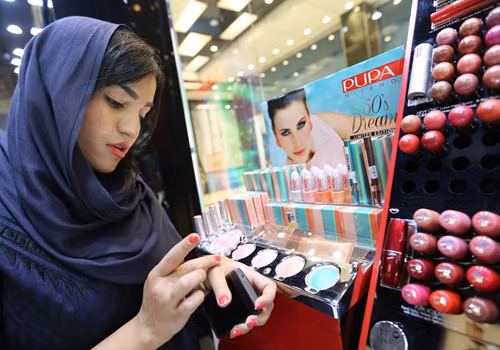 Iran tiêu thụ mỹ phẩm hàng đầu thế giới ảnh 1