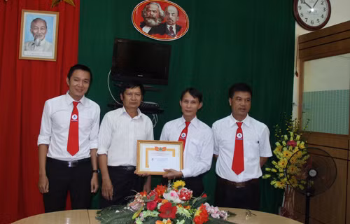 Tài xế taxi trả lại gần 200 triệu đồng cho khách ảnh 1