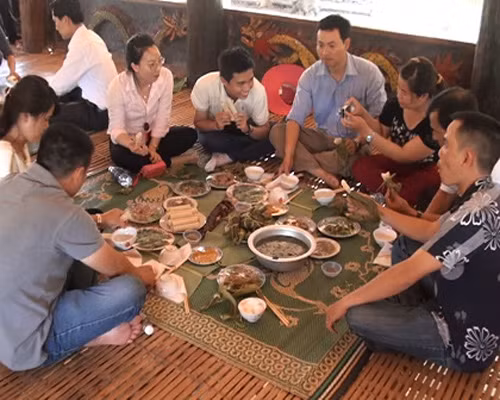 Phát huy bản sắc văn hóa dân tộc để hấp dẫn du khách ảnh 1