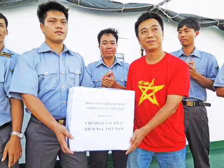 Sức trẻ ở Hoàng Sa ảnh 1