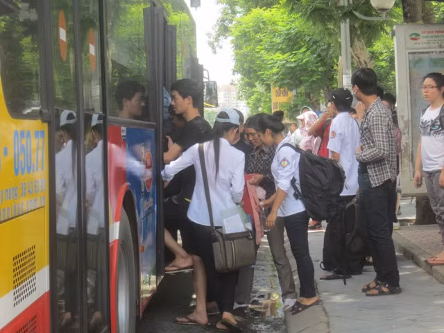 Niềm vui sau khi hoàn thành môn thi cuối ảnh 6