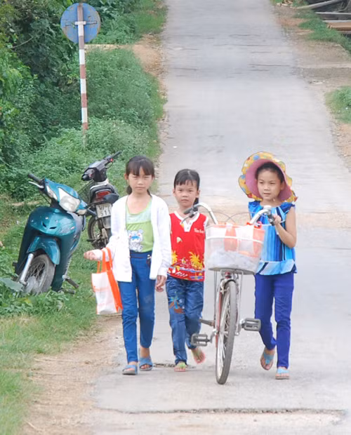Chương trình “Đồng hành cùng vùng khó” đến với Na Rì ảnh 9
