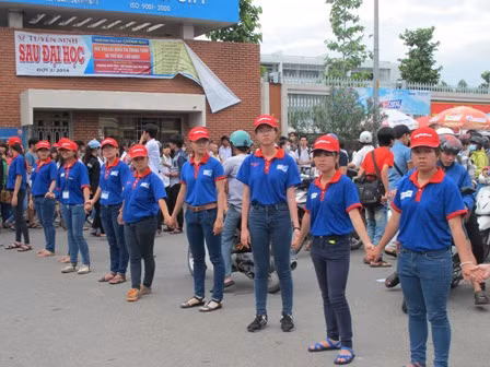 Hình ảnh đẹp màu áo xanh tình nguyện ảnh 10