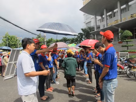 Hình ảnh đẹp màu áo xanh tình nguyện ảnh 12