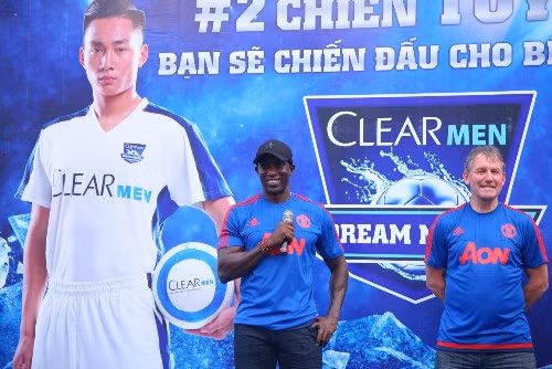 Hai huyền thoại Manchester United sắp đến Việt Nam ảnh 1