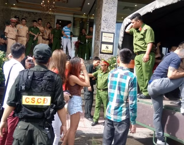 Đột kích quán karaoke bậc nhất Hải Phòng ảnh 1