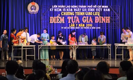 Tuyên dương các gia đình tiêu biểu tại TP. Hồ Chí Minh ảnh 1