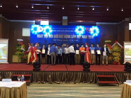 Hơn 1.000 khách mời dự Ngày hội Môi giới BĐS 2016 ảnh 2