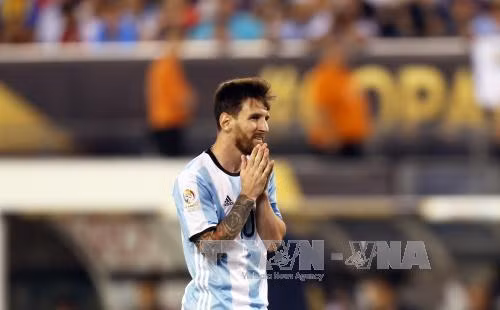 Tổng thống Argentina thuyết phục Messi ở lại đội tuyển ảnh 1