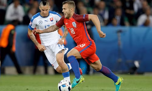 Jack Wilshere "ăn gạch đá" sau màn trình diễn tệ hại ảnh 1