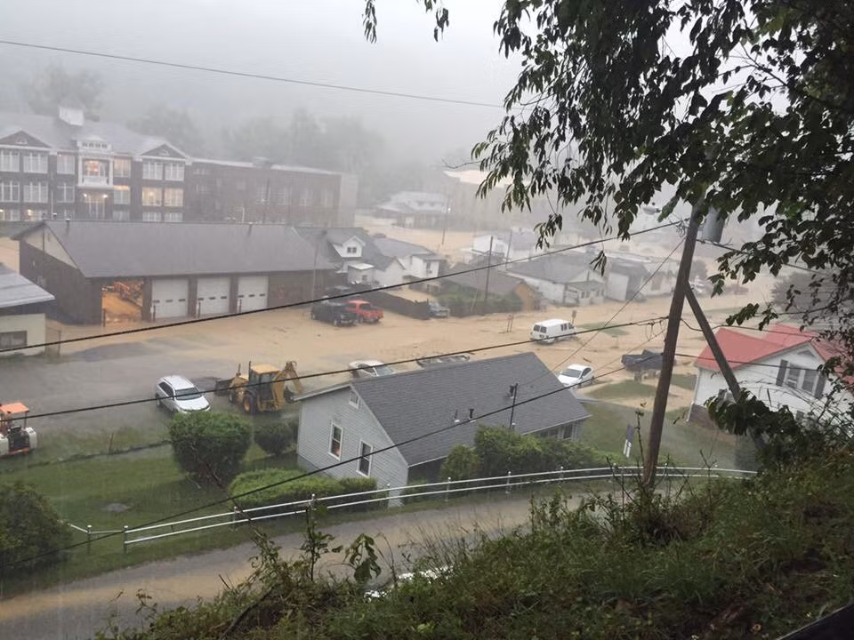 Lũ lụt lịch sử tấn công Virginia, Mỹ ảnh 14