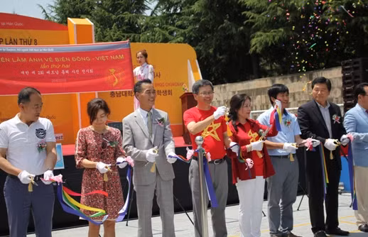 Triển lãm ảnh về hoạt động trái phép của Trung Quốc ở Biển Đông ảnh 1