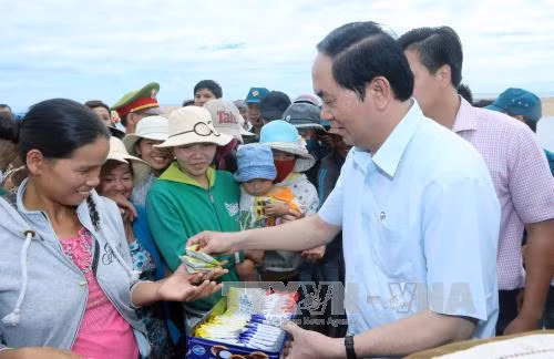 Chủ tịch nước Trần Đại Quang thăm làng chài Phú Yên ảnh 1