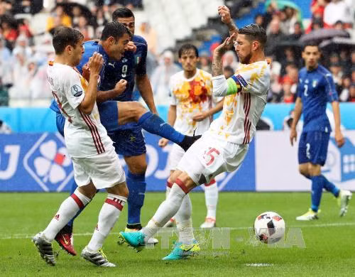 Lời nguyền áo trắng tại EURO 2016 ảnh 1