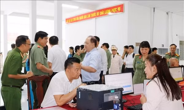 Hướng đến nền hành chính công khai, chuyên nghiệp, hiện đại