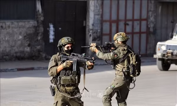 Binh sĩ Israel được triển khai tại thành phố Nablus, Bờ Tây ngày 20/11/2025. Ảnh: THX/TTXVN