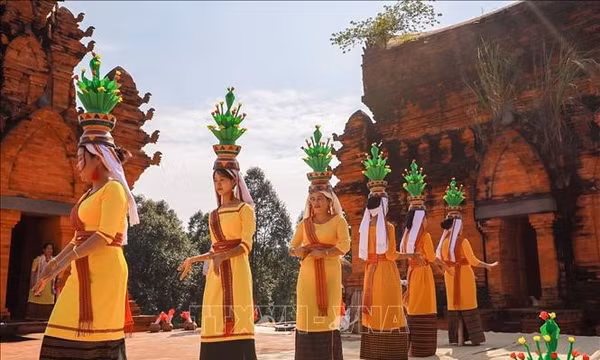 Tổ chức Ngày Văn hóa Việt Nam gắn với Ngày hội Đại đoàn kết toàn dân tộc