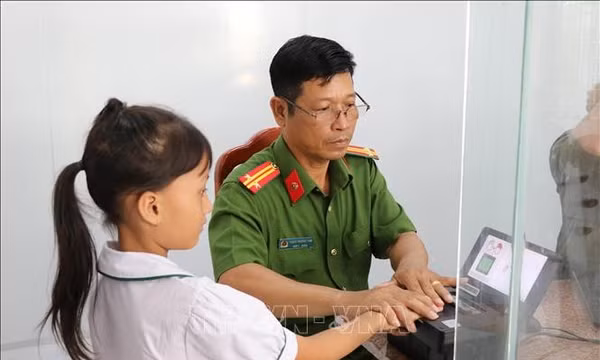 Đổi mới cách phục vụ, đưa tiện ích số đến với người dân
