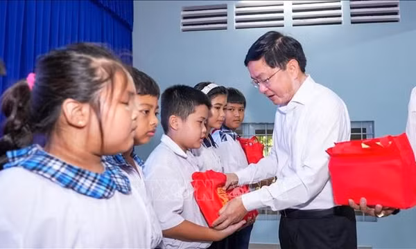 Chăm lo cho trẻ em có hoàn cảnh đặc biệt dịp Tết Trung thu