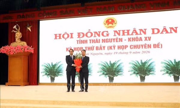 Ông Nguyễn Thế Mạnh được bầu giữ chức Chủ tịch UBND tỉnh Thái Nguyên