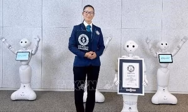 Robot Pepper của công ty SoftBank Robotics tại thủ đô Tokyo, Nhật Bản. Ảnh: Kyodo/TTXVN
