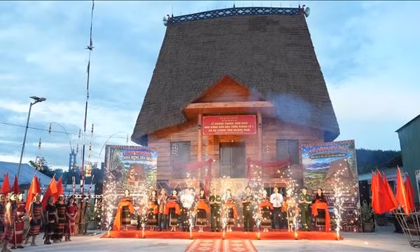 Quân đội chung tay gìn giữ văn hóa nhà rông