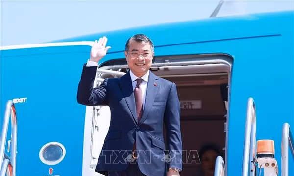 Thủ tướng Lê Minh Hưng kết thúc chuyến thăm chính thức Lào