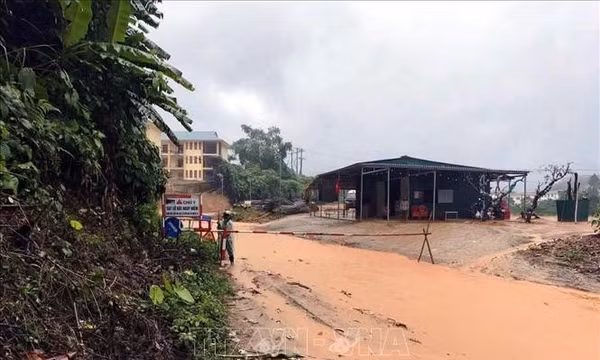 Quảng Trị: Mưa lớn gây ngập, chia cắt cục bộ tại nhiều khu vực