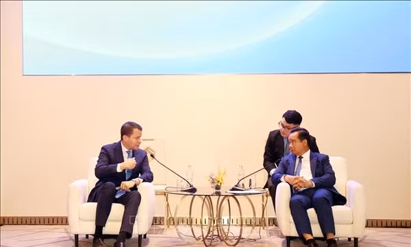 Lãnh đạo TP Hồ Chí Minh tiếp Giám đốc điều hành Diễn đàn Kinh tế Thế giới